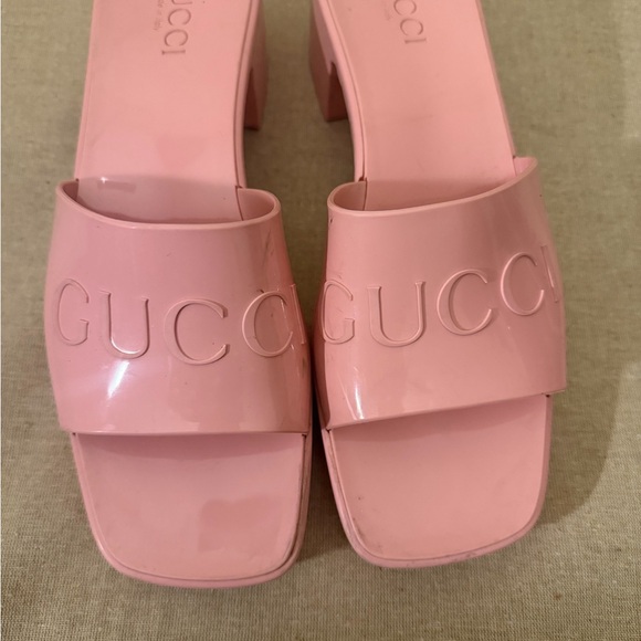 Gucci Blush Pink Women's hard heavy plastic Slides! - Picture 2 of 4